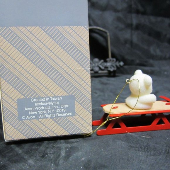 VINTAGE 80'S AVON TEDDY BEAR ORNAMENT COLLECTIBLE, TEDDY ON SLED W/ORIGINAL BOX - Picture 4 of 8